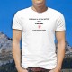 Les hommes ne sont pas parfaits ! mais les Valaisans en sont sacrément proches ★ T-Shirt homme écusson Valaisan