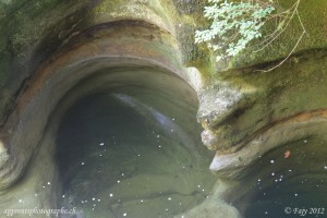 Le visage du gardien des gorges de l'Areuse